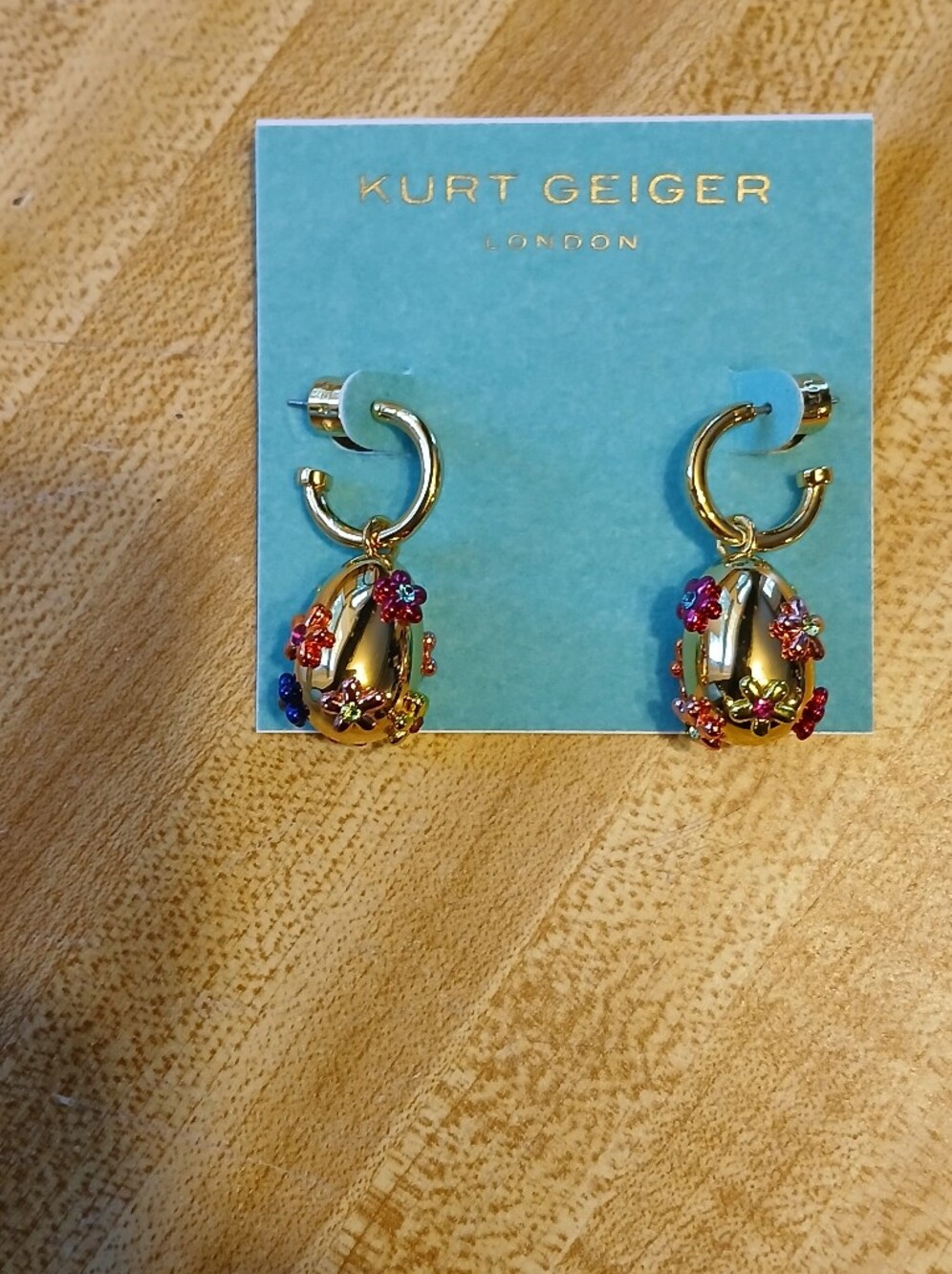 Kurt Geiger NWT Gold Chunk W/Floral Embelishments Earrings & Dustbag - Picture 3 of 5